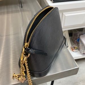 Louis Vuitton handbag purchased in London in 2018